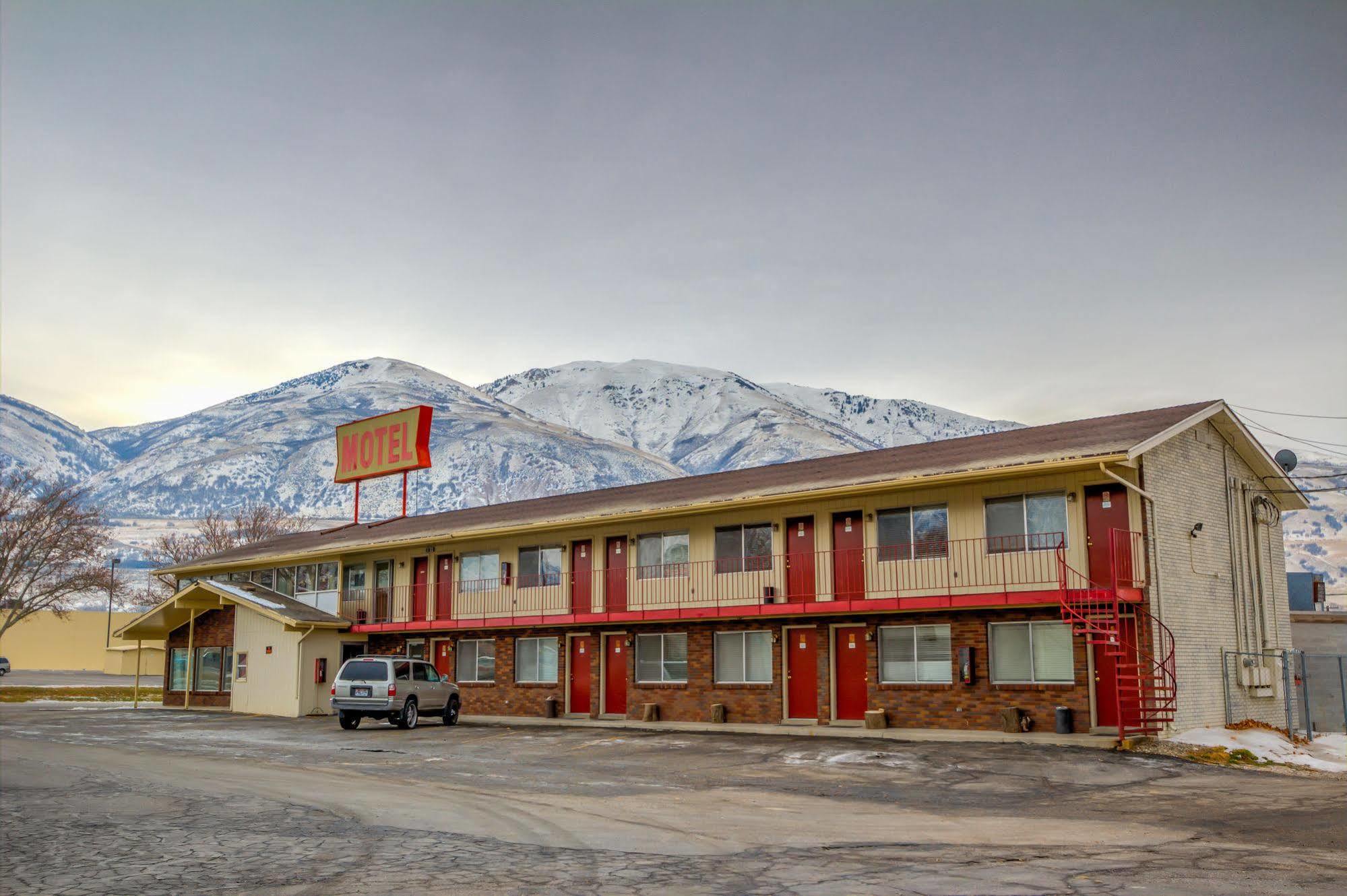 Galaxie Motel Бригам-Сити Экстерьер фото